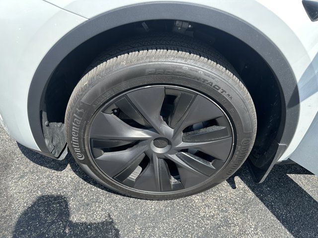 Used 2025 Tesla Model Y Long Range RWD image 16