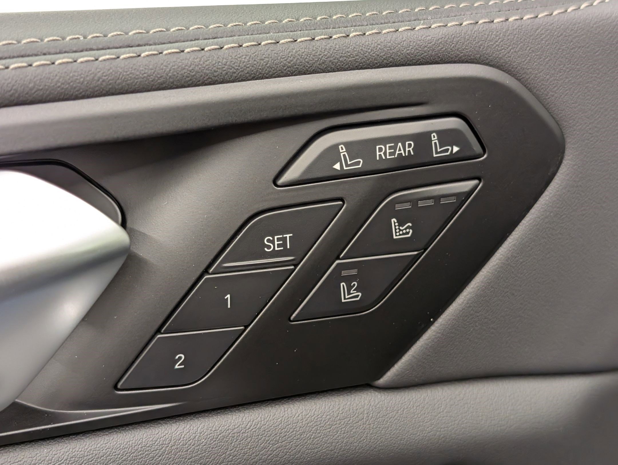 New 2026 BMW X7 M60i image 24