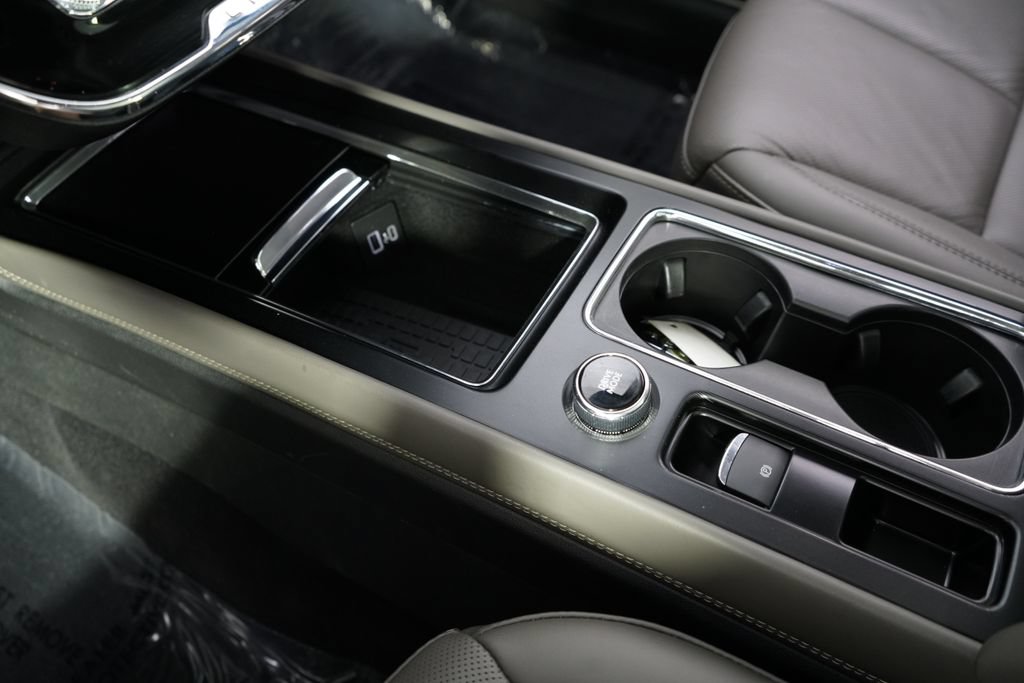 New 2026 Lincoln Corsair Reserve w/ Jet Appearance Package AWD/4WD image 32