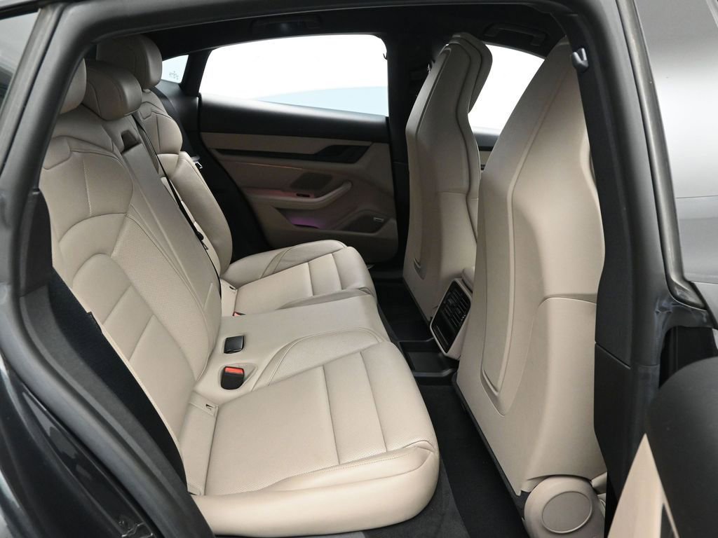 Used 2022 Porsche Taycan 4S image 18