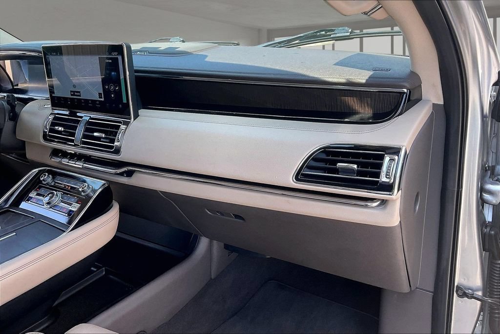 Used 2023 Lincoln Navigator 2WD image 24