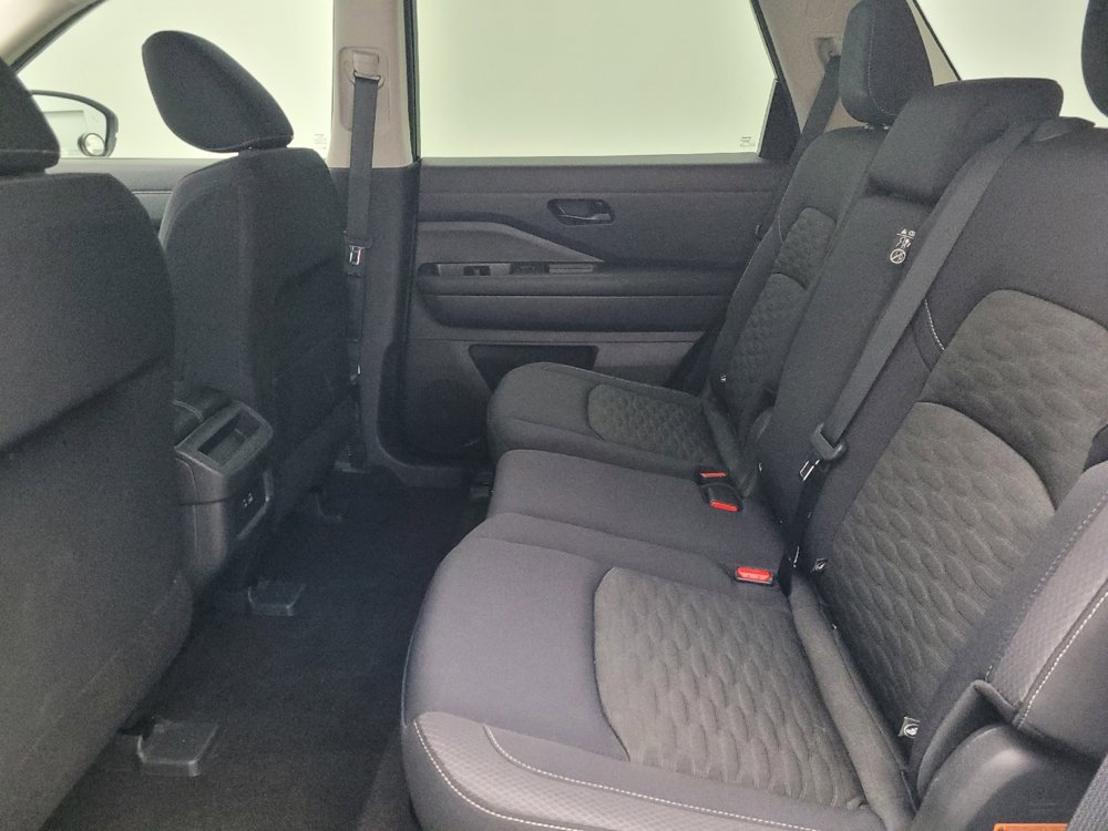 Used 2023 Nissan Pathfinder S image 18
