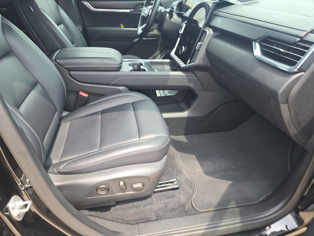 Used 2024 GMC Acadia Elevation AWD/4WD image 17