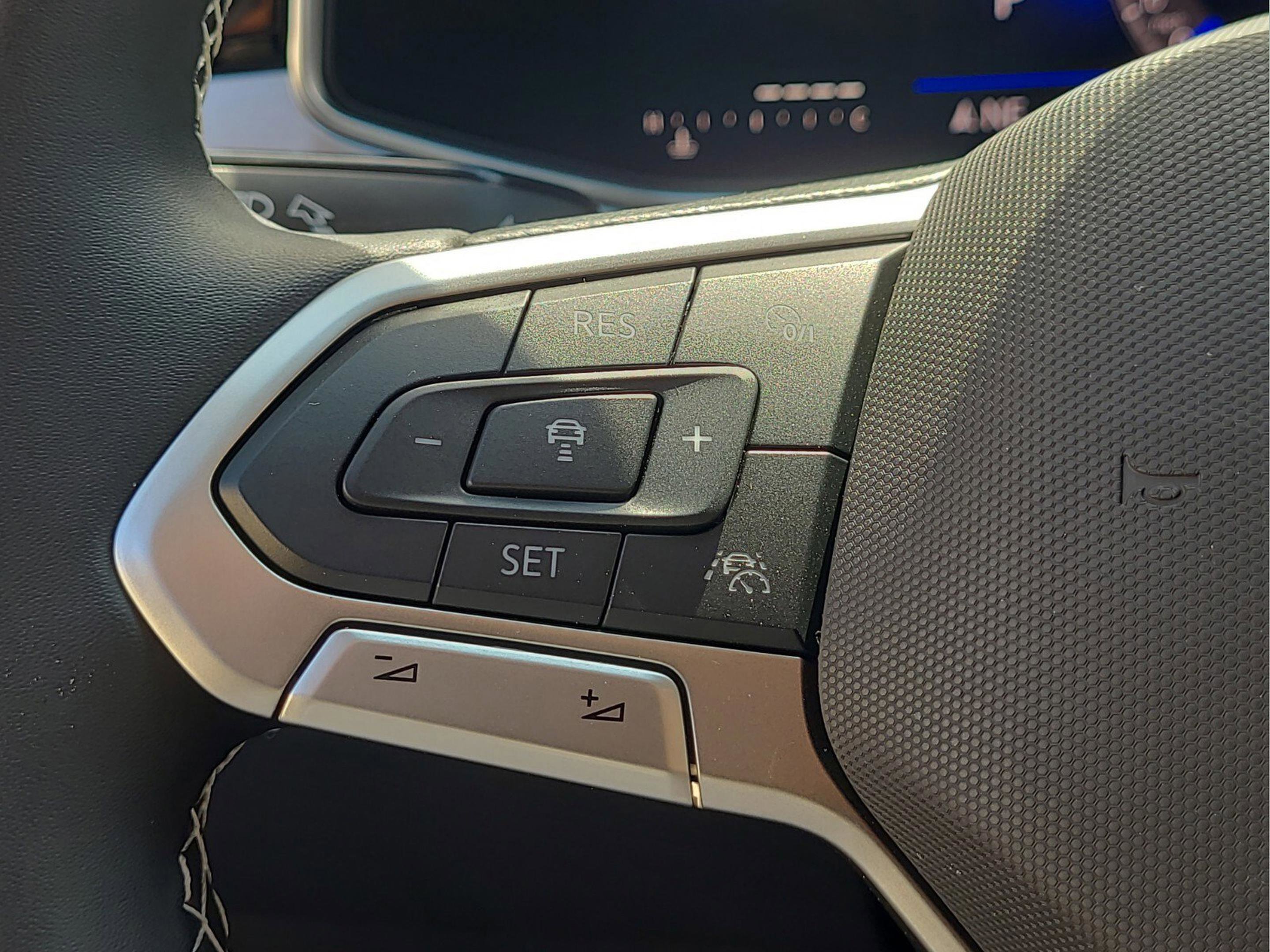 New 2025 Volkswagen Taos SE image 18