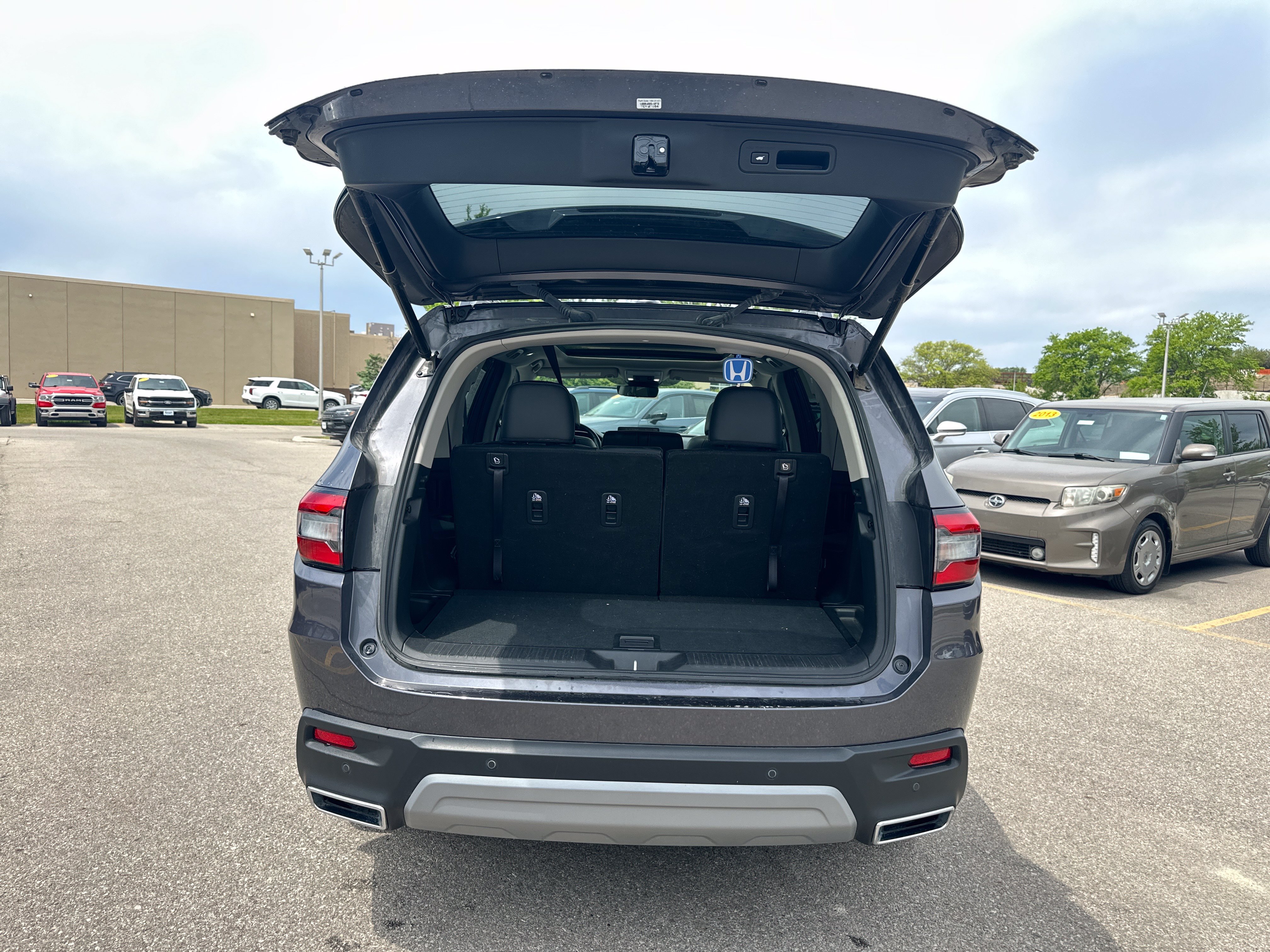 Used 2023 Honda Pilot Touring image 10