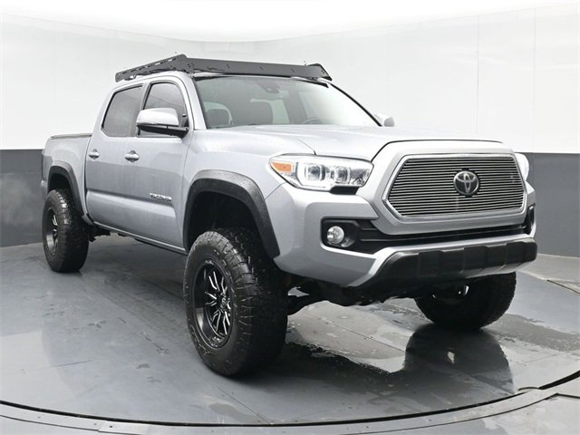 Used 2021 Toyota Tacoma TRD Off-Road image 2
