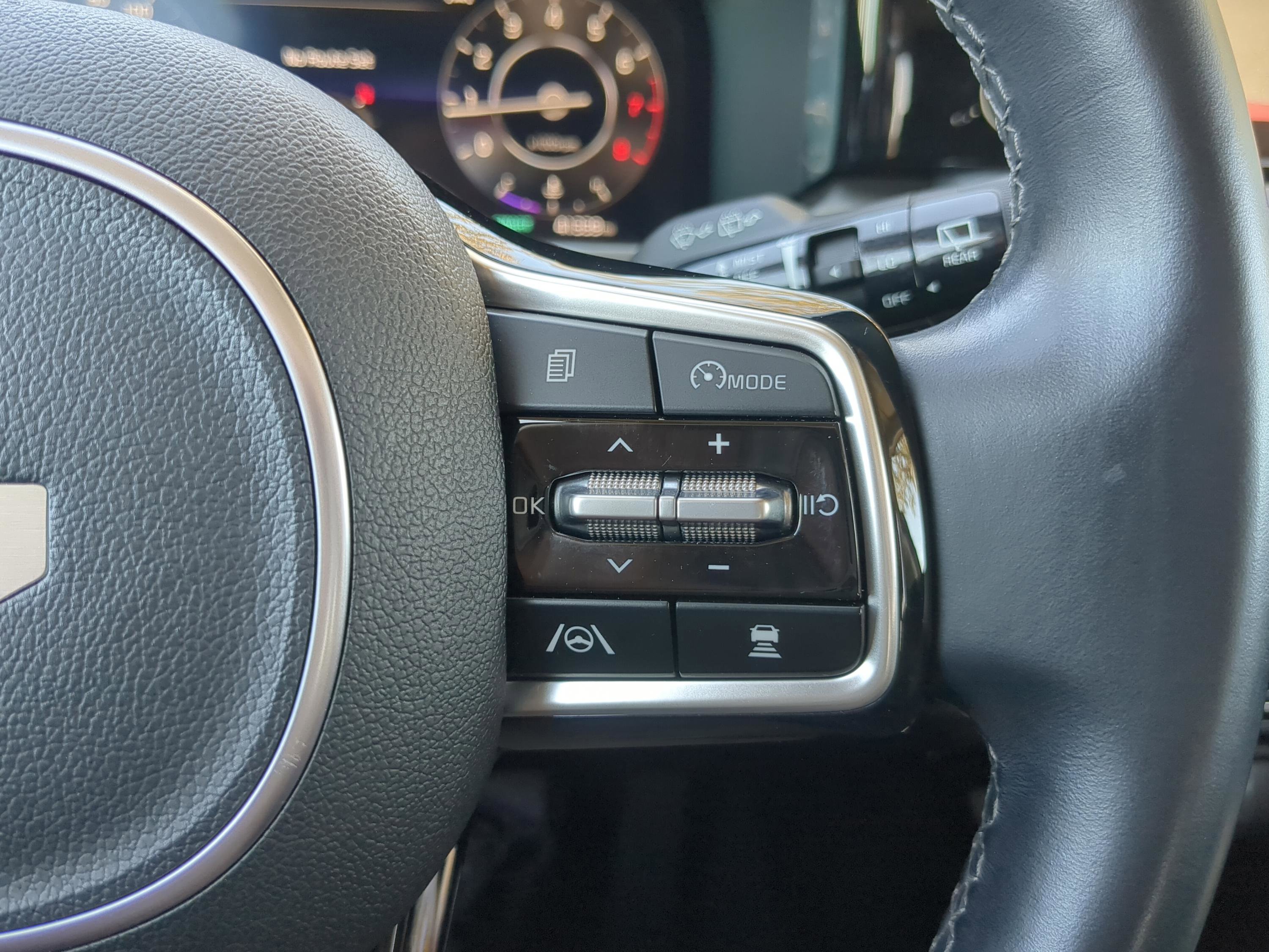 Certified 2023 Kia Sorento SX image 23