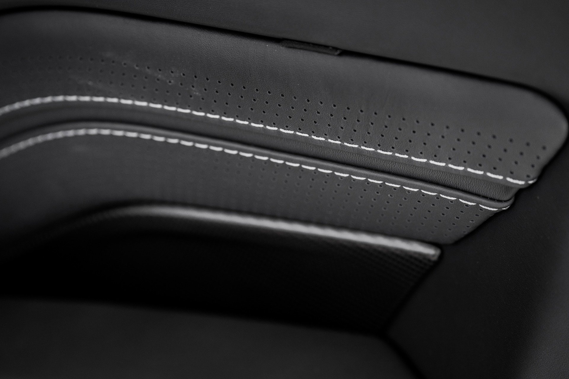 Used 2023 Aston Martin V8 Vantage Roadster image 30