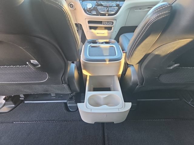 Used 2024 Chrysler Pacifica Touring-L FWD image 27