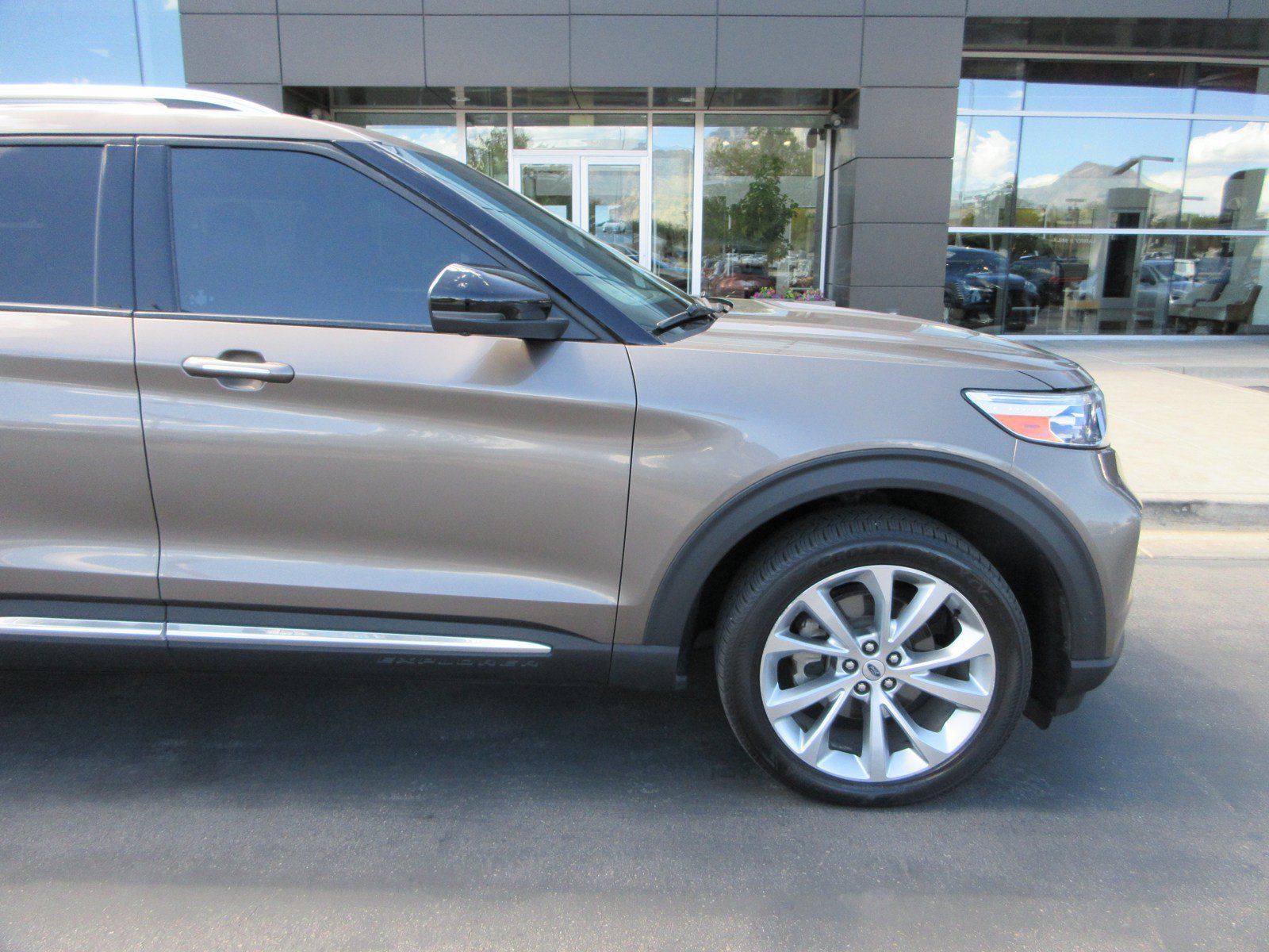 Used 2021 Ford Explorer Platinum w/ Equipment Group 601A AWD/4WD image 13
