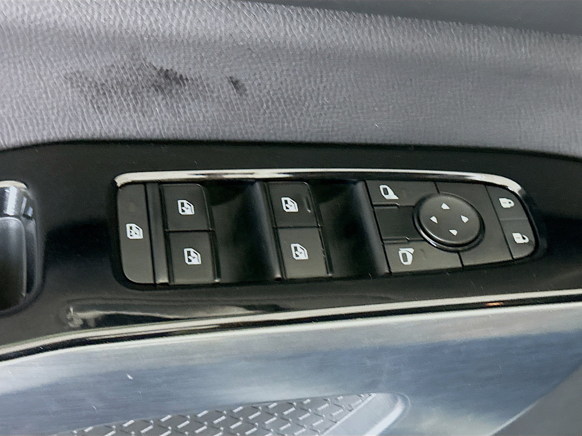 Used 2023 Nissan Pathfinder SL FWD image 15