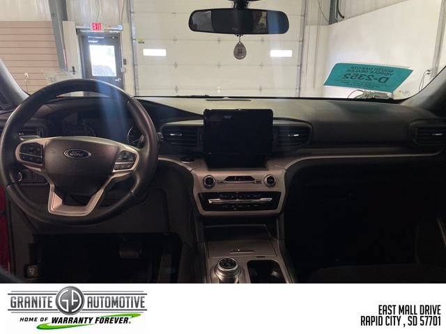 Used 2023 Ford Explorer XLT AWD/4WD image 15
