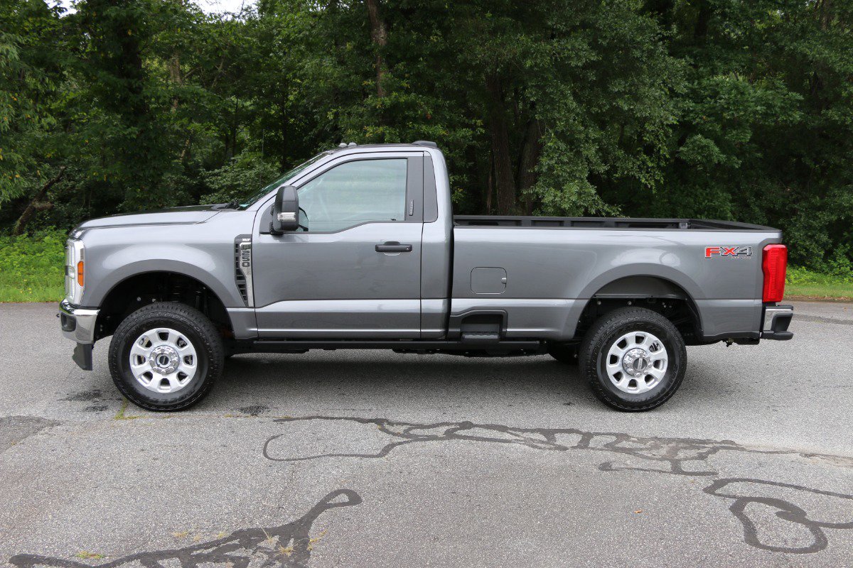 Used 2024 Ford F250 XLT image 2