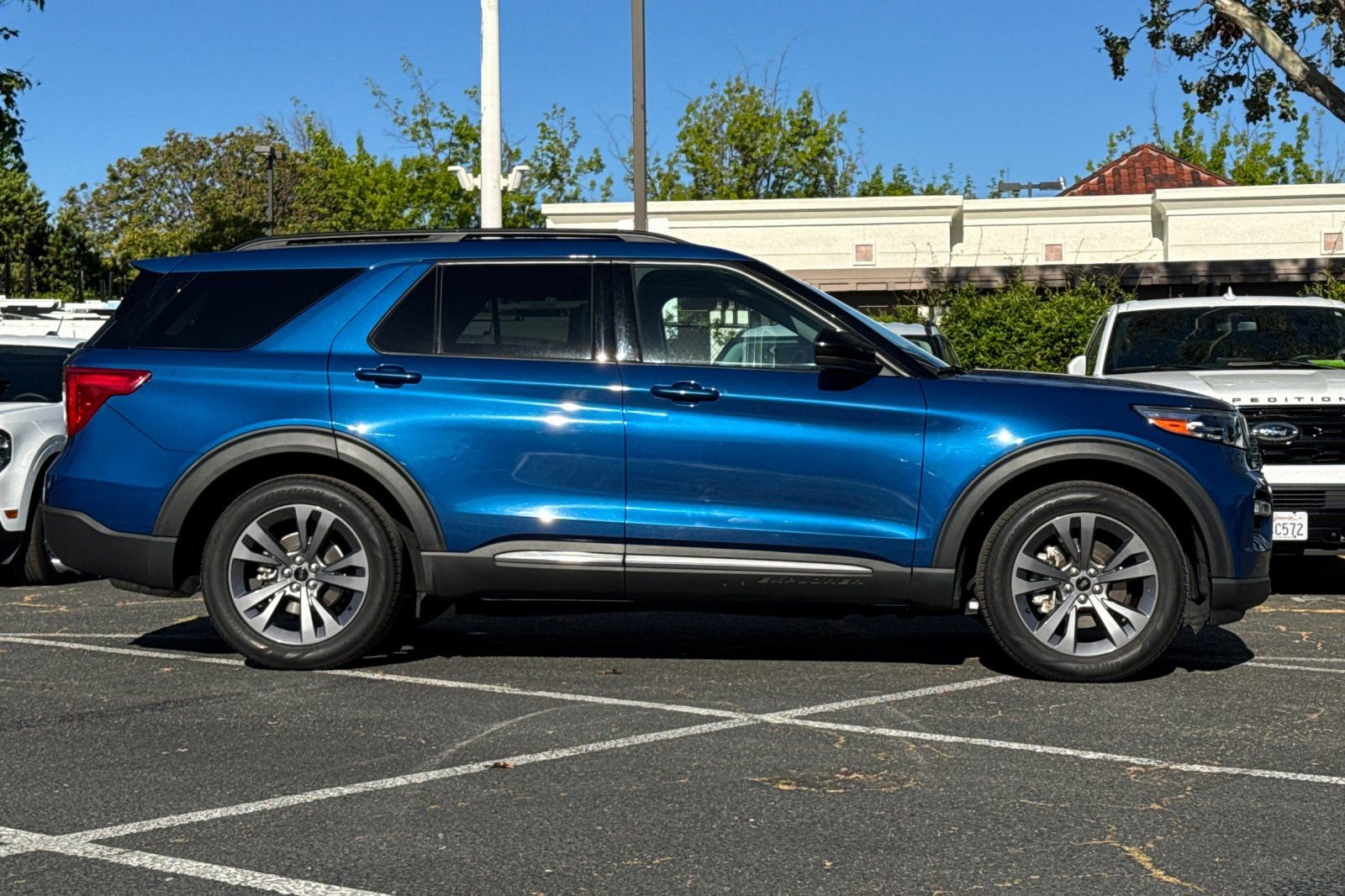 Certified 2022 Ford Explorer XLT w/ Equipment Group 202A image 3