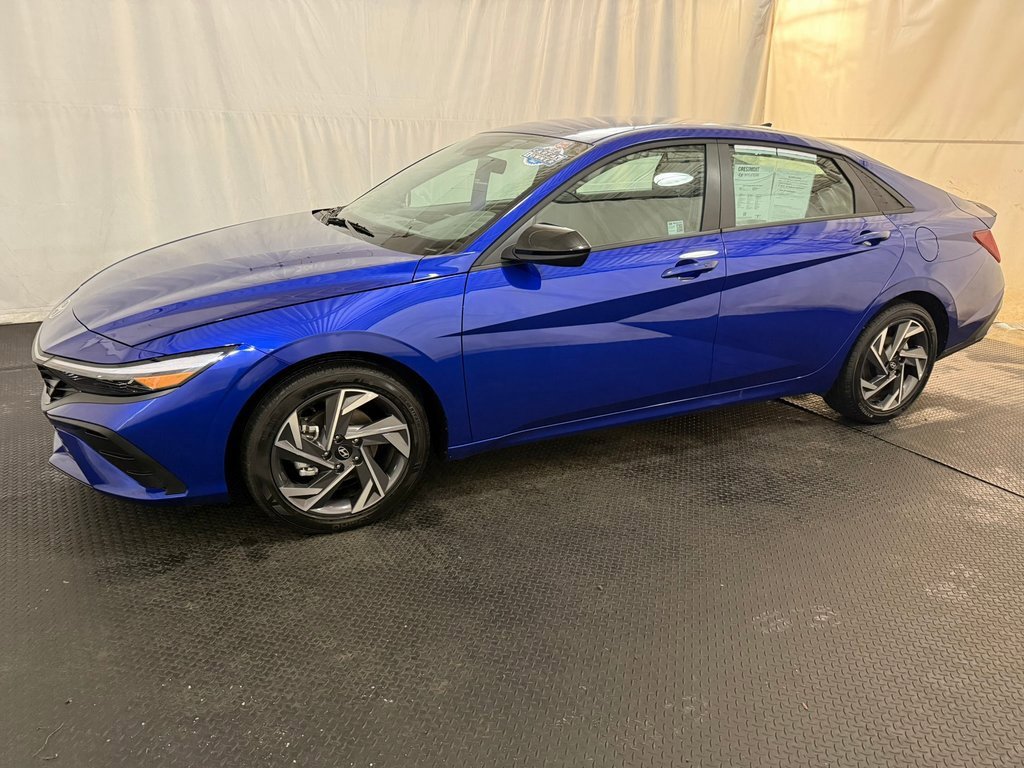 Certified 2025 Hyundai Elantra Sport image 2