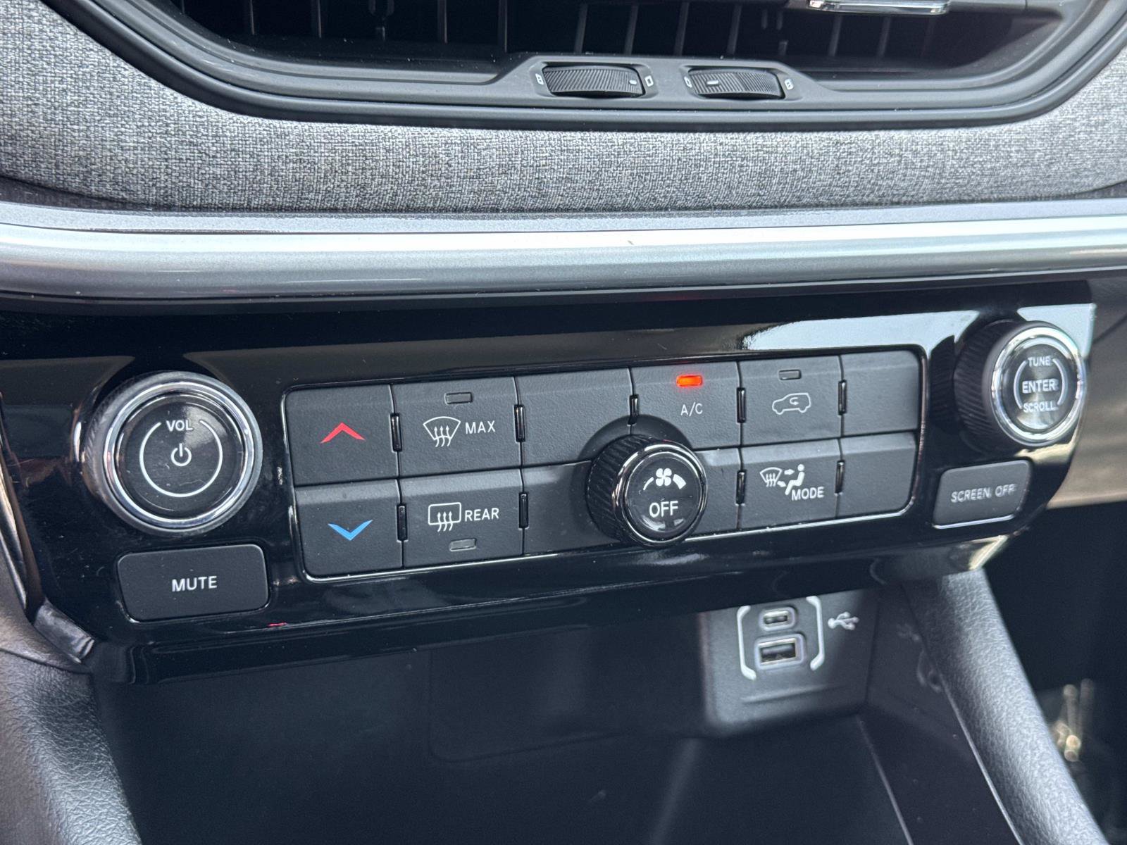 Used 2022 Jeep Compass Latitude FWD image 16