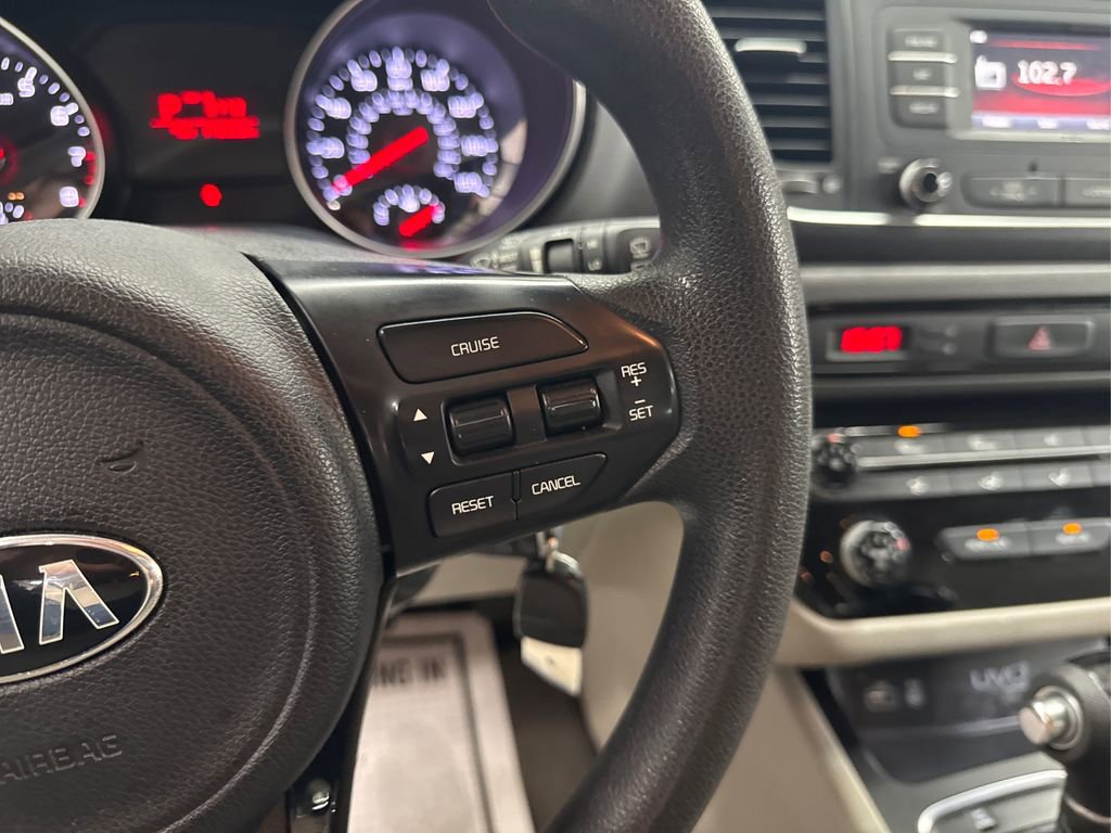 Used 2015 Kia Sedona LX w/ LX Convenience Package image 27