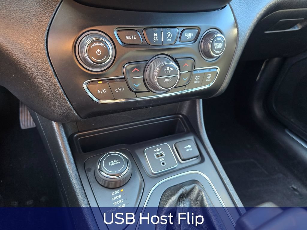 Used 2020 Jeep Cherokee High Altitude AWD/4WD image 27