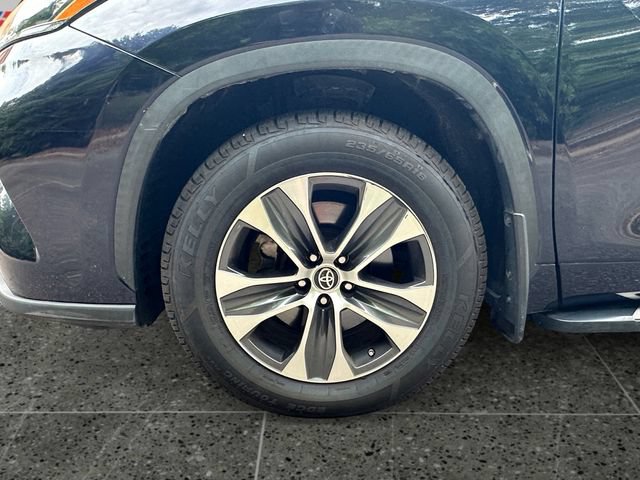 Used 2020 Toyota Highlander XLE FWD image 14
