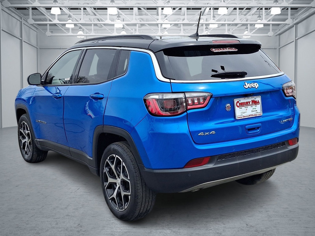 Used 2024 Jeep Compass Limited image 3