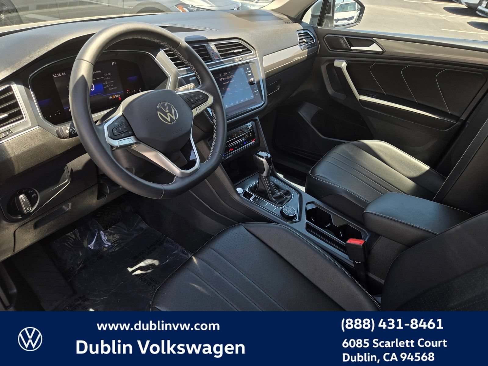 Certified 2023 Volkswagen Tiguan SE w/ Panoramic Sunroof Package AWD/4WD image 9