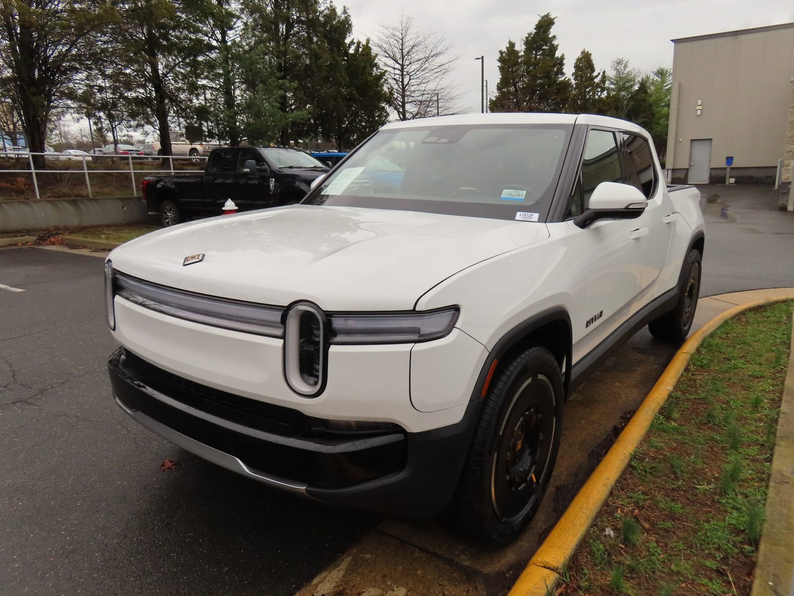 Used 2025 Rivian R1T Adventure AWD/4WD image 3