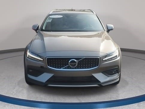 Used 2021 Volvo V60 T5 Cross Country w/ Lounge Package image 2