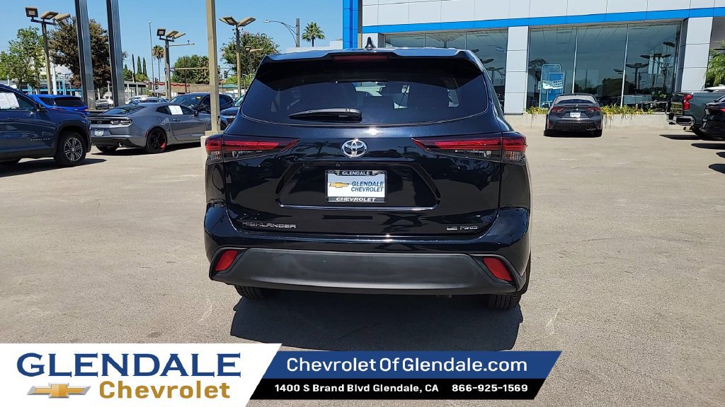 Used 2024 Toyota Highlander LE AWD/4WD image 7