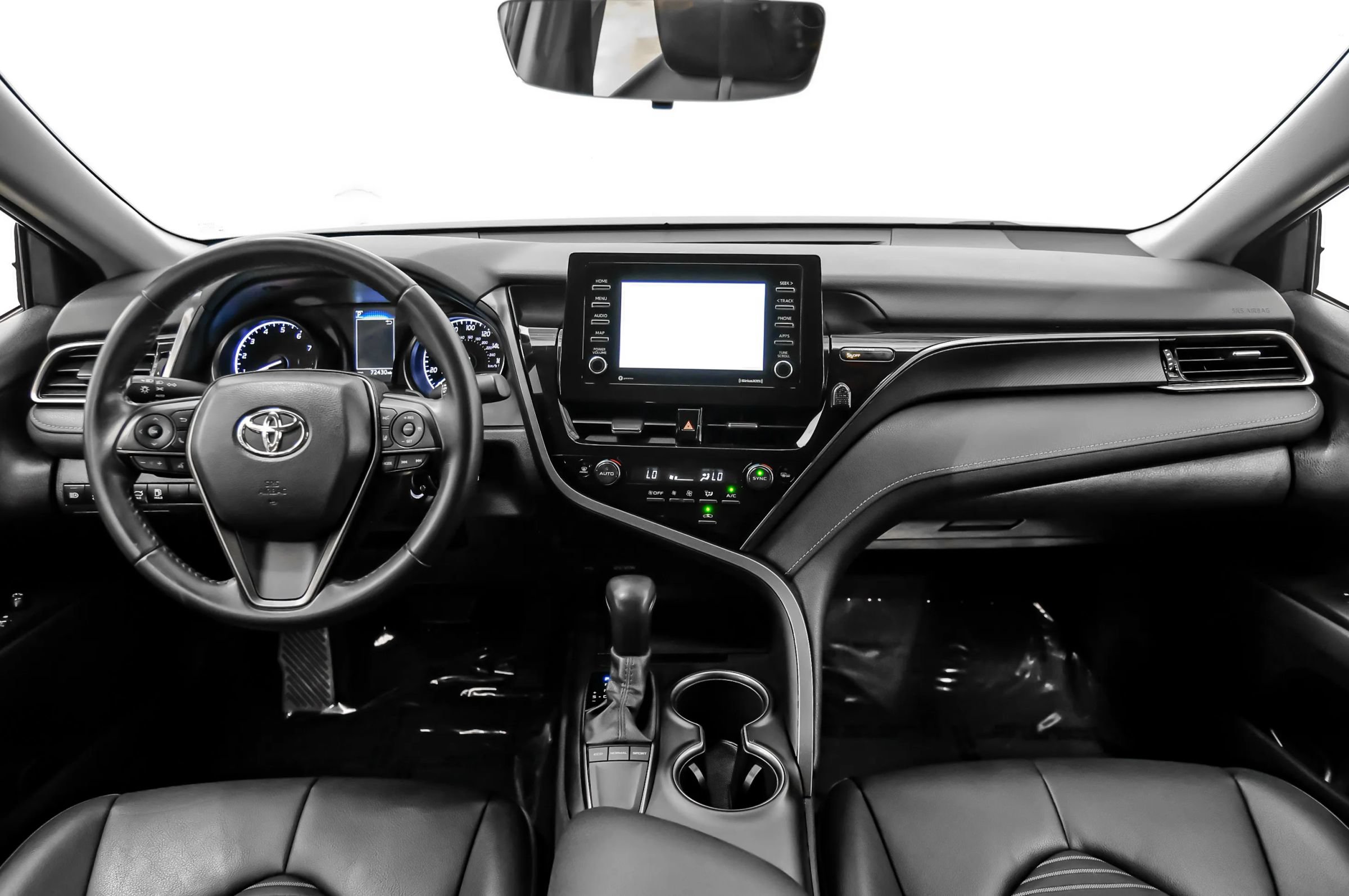 Used 2022 Toyota Camry SE FWD image 10
