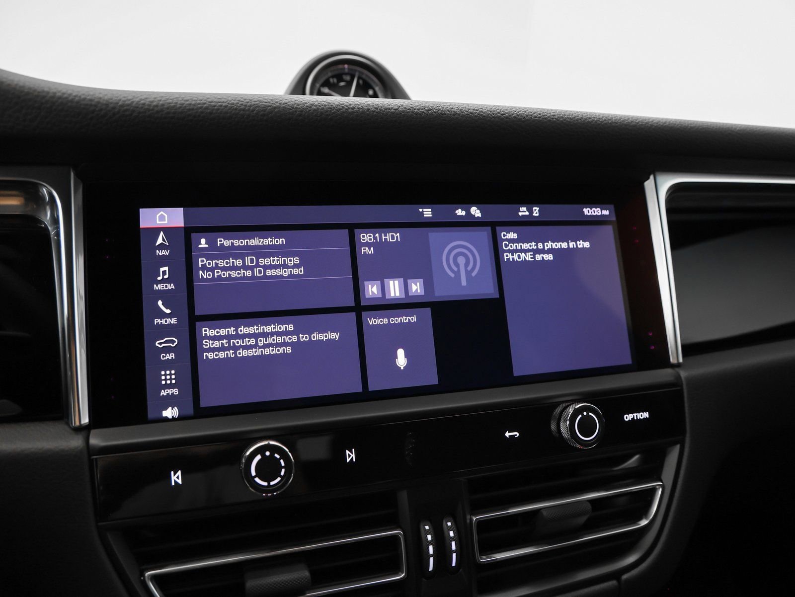 Certified 2025 Porsche Macan image 29