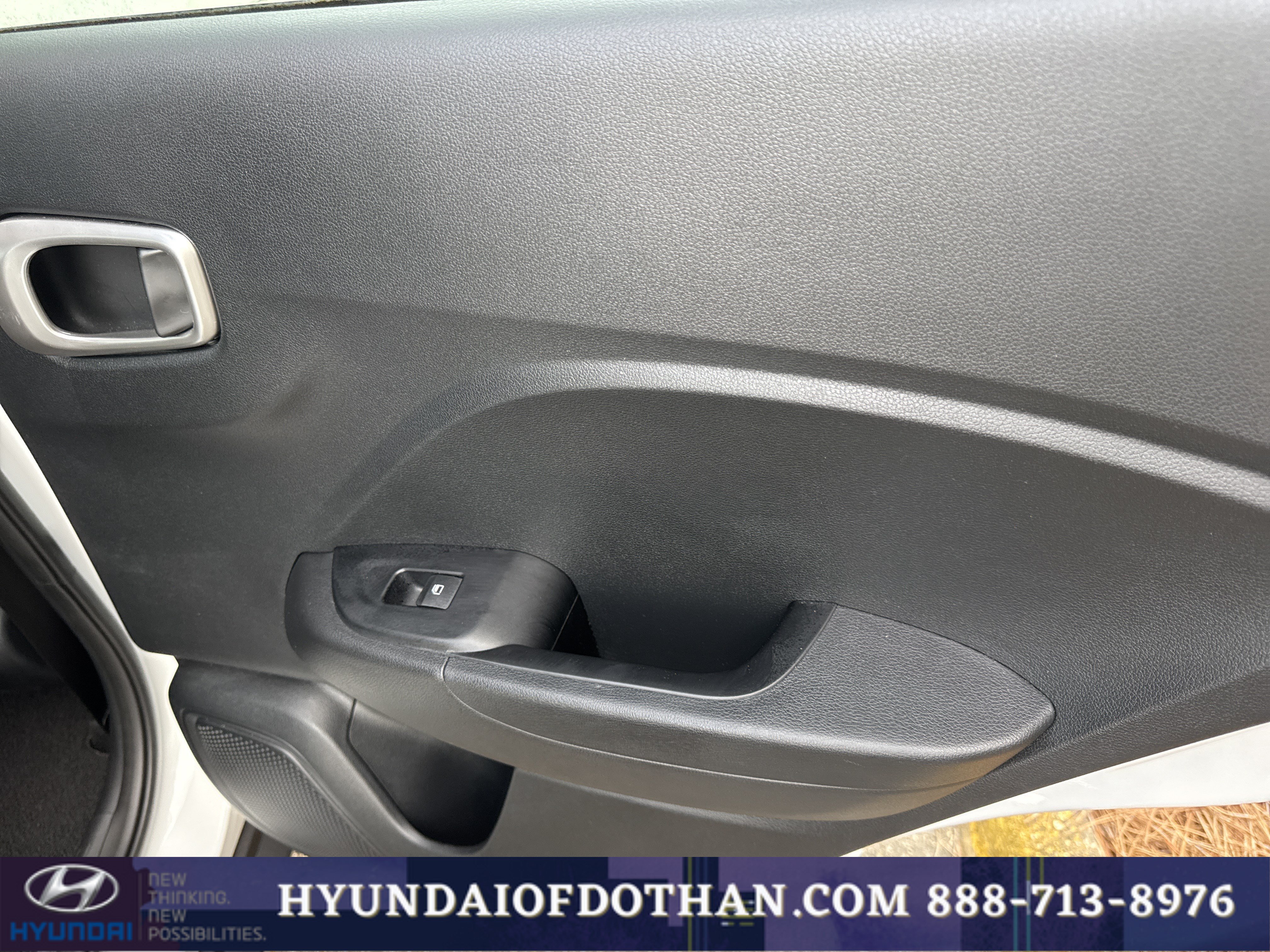 Certified 2022 Hyundai Venue SEL FWD image 16
