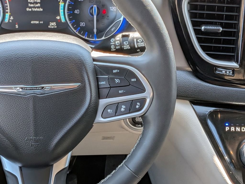 Used 2024 Chrysler Pacifica Touring-L image 24