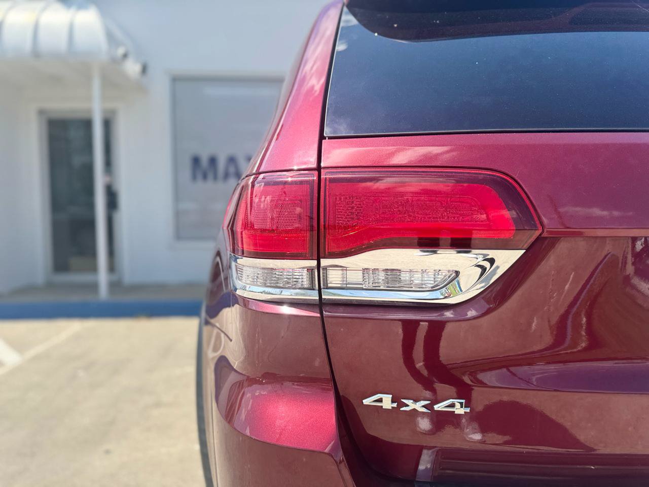 Used 2020 Jeep Grand Cherokee Limited AWD/4WD image 29