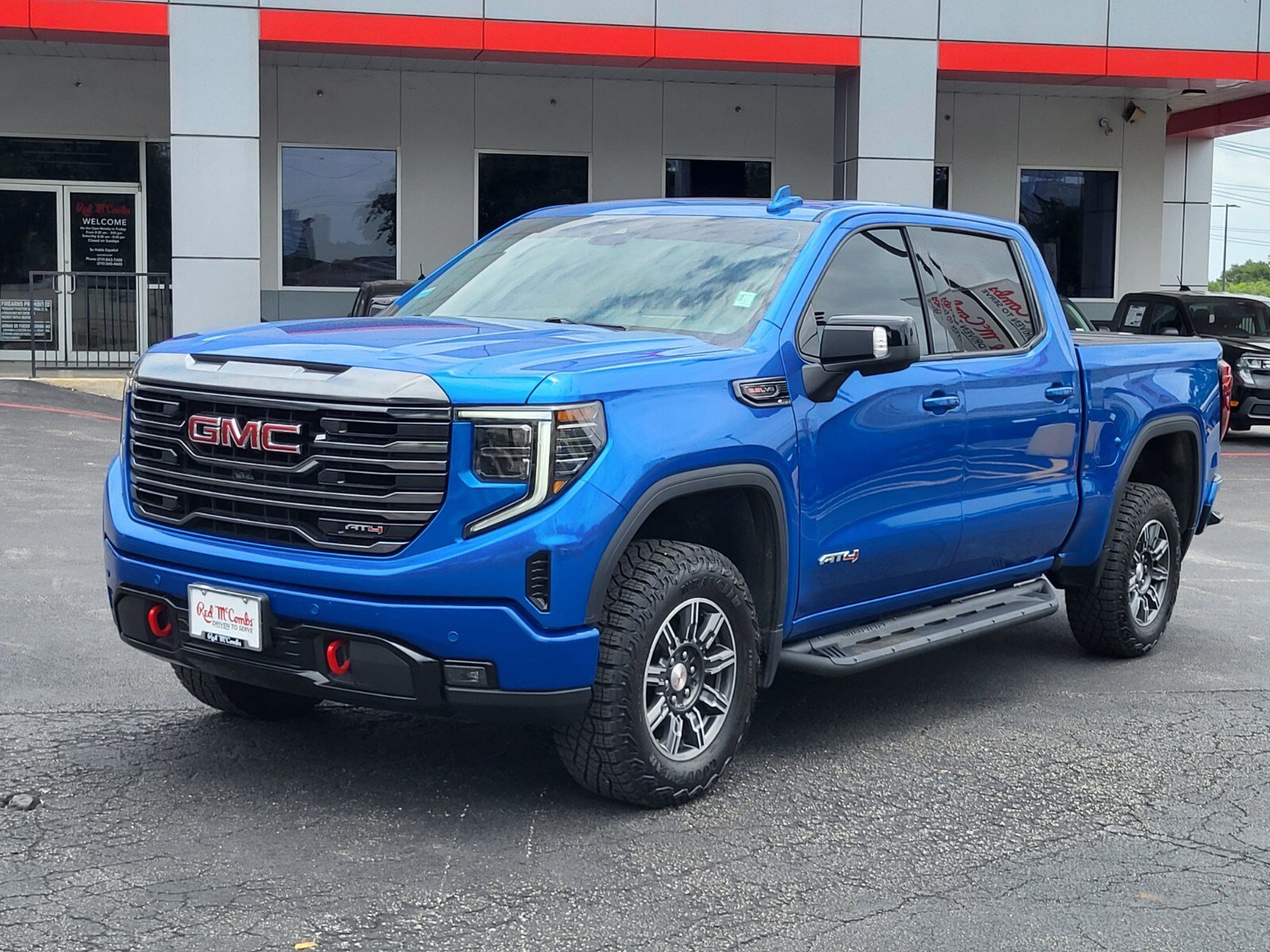 Used 2024 GMC Sierra 1500 AT4 w/ Technology Package AWD/4WD image 8