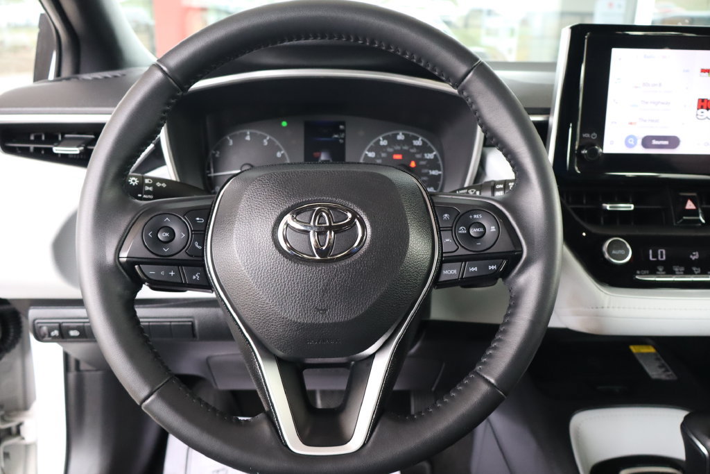 Used 2025 Toyota Corolla SE w/ SE Package FWD image 16