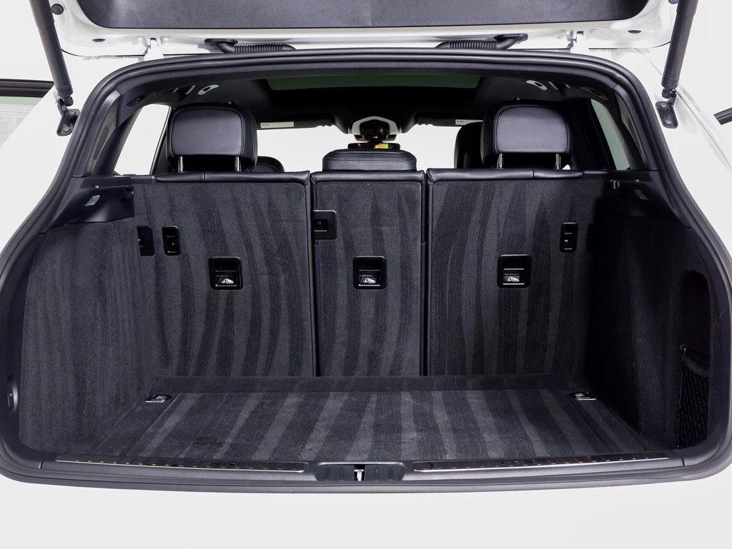 Used 2025 Porsche Macan image 13