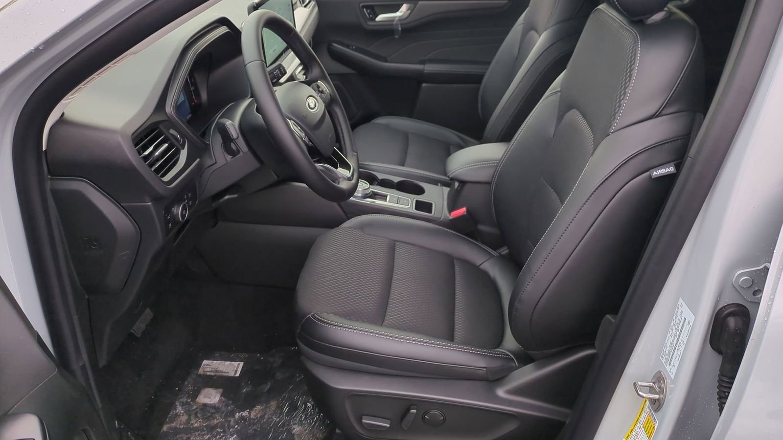 New 2026 Ford Escape SE w/ Class II Trailer Tow Package image 16