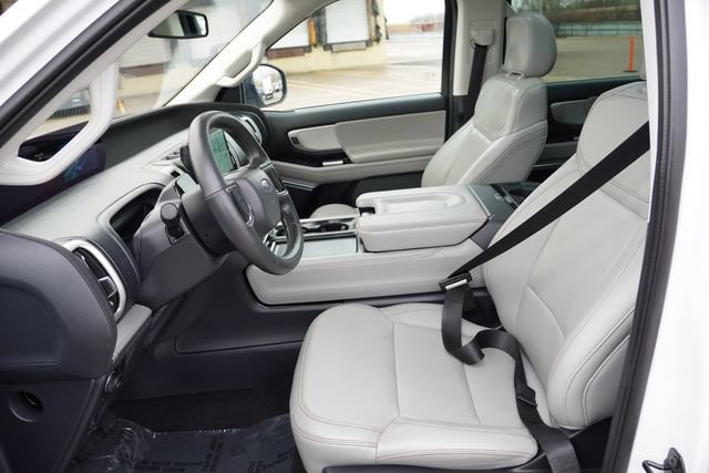 Used 2025 Ford Expedition Active AWD/4WD image 16