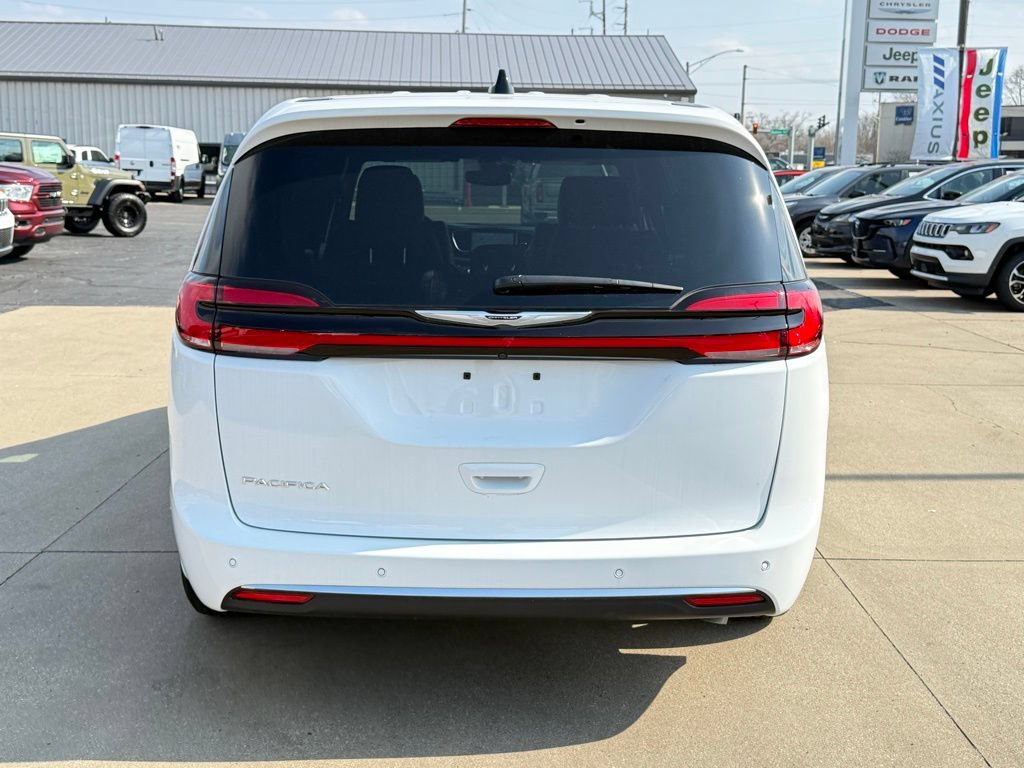 New 2025 Chrysler Pacifica Select FWD image 6