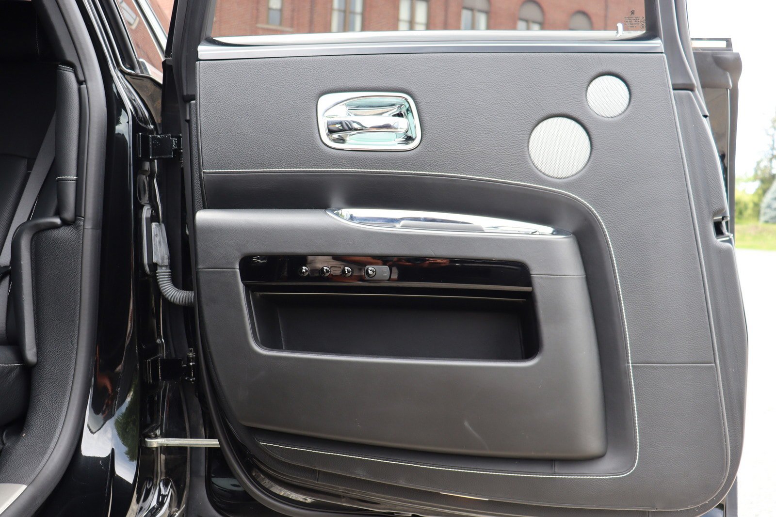 Used 2012 Rolls-Royce Ghost RWD image 37