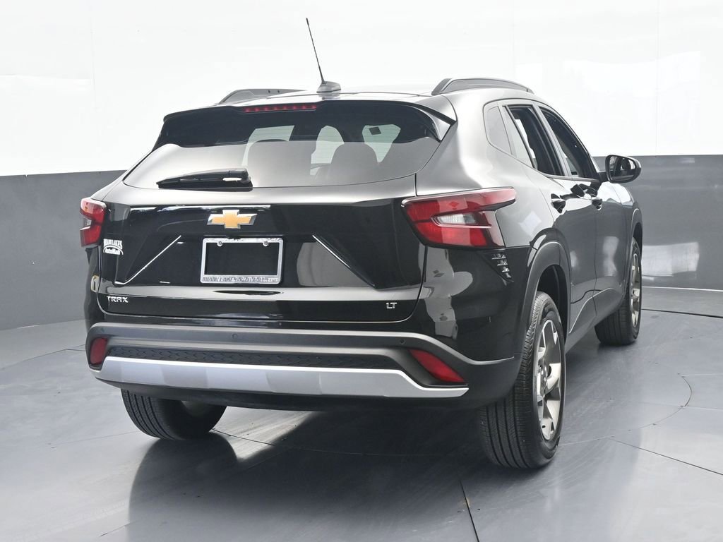 Used 2025 Chevrolet Trax LT w/ Driver Confidence Package FWD image 5
