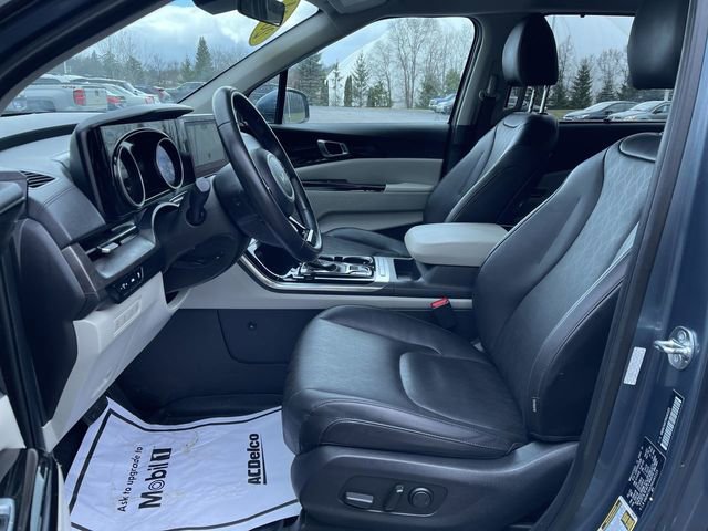 Used 2024 Kia Carnival EX image 20
