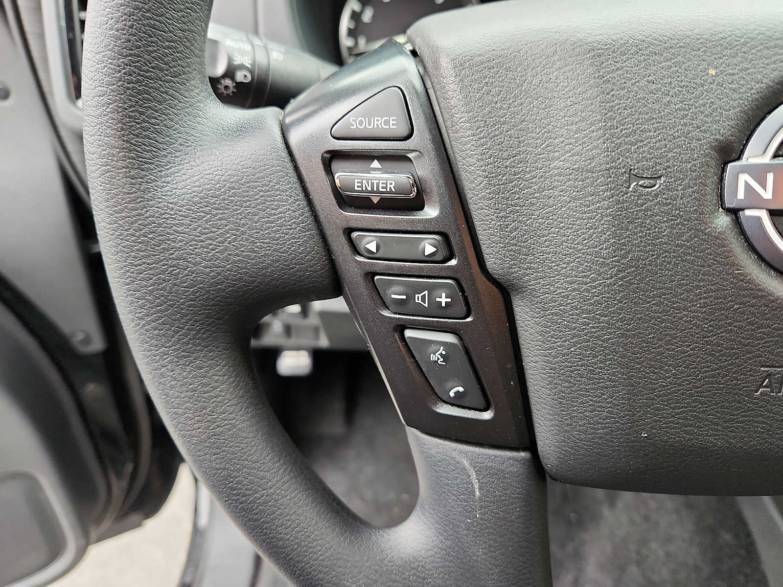 Used 2023 Nissan Frontier SV w/ Midnight Edition Package AWD/4WD image 21
