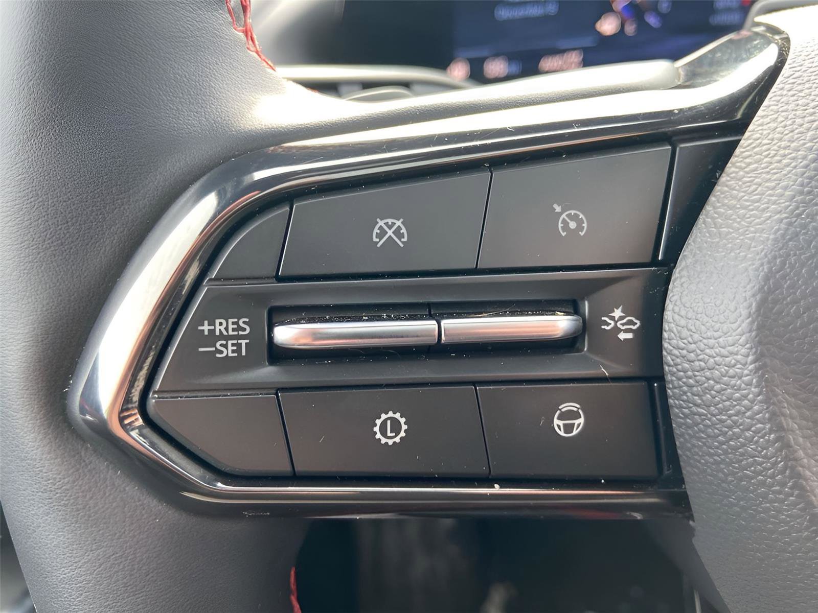 Used 2025 Chevrolet Traverse RS image 19