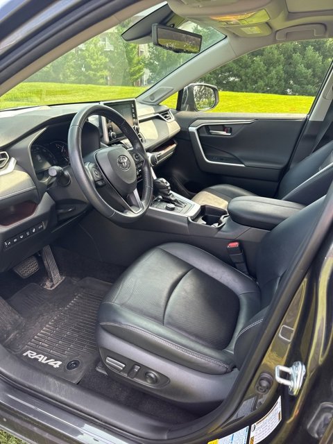 Used 2020 Toyota RAV4 Limited image 6