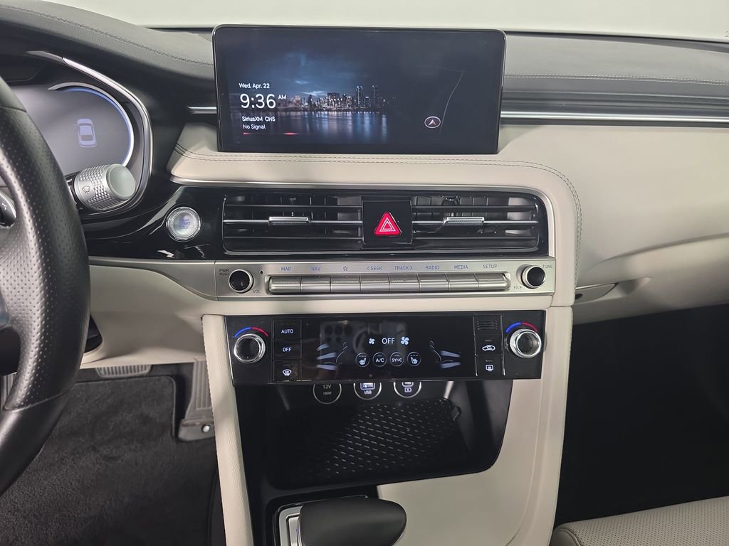 Used 2025 Genesis G70 2.5T image 24