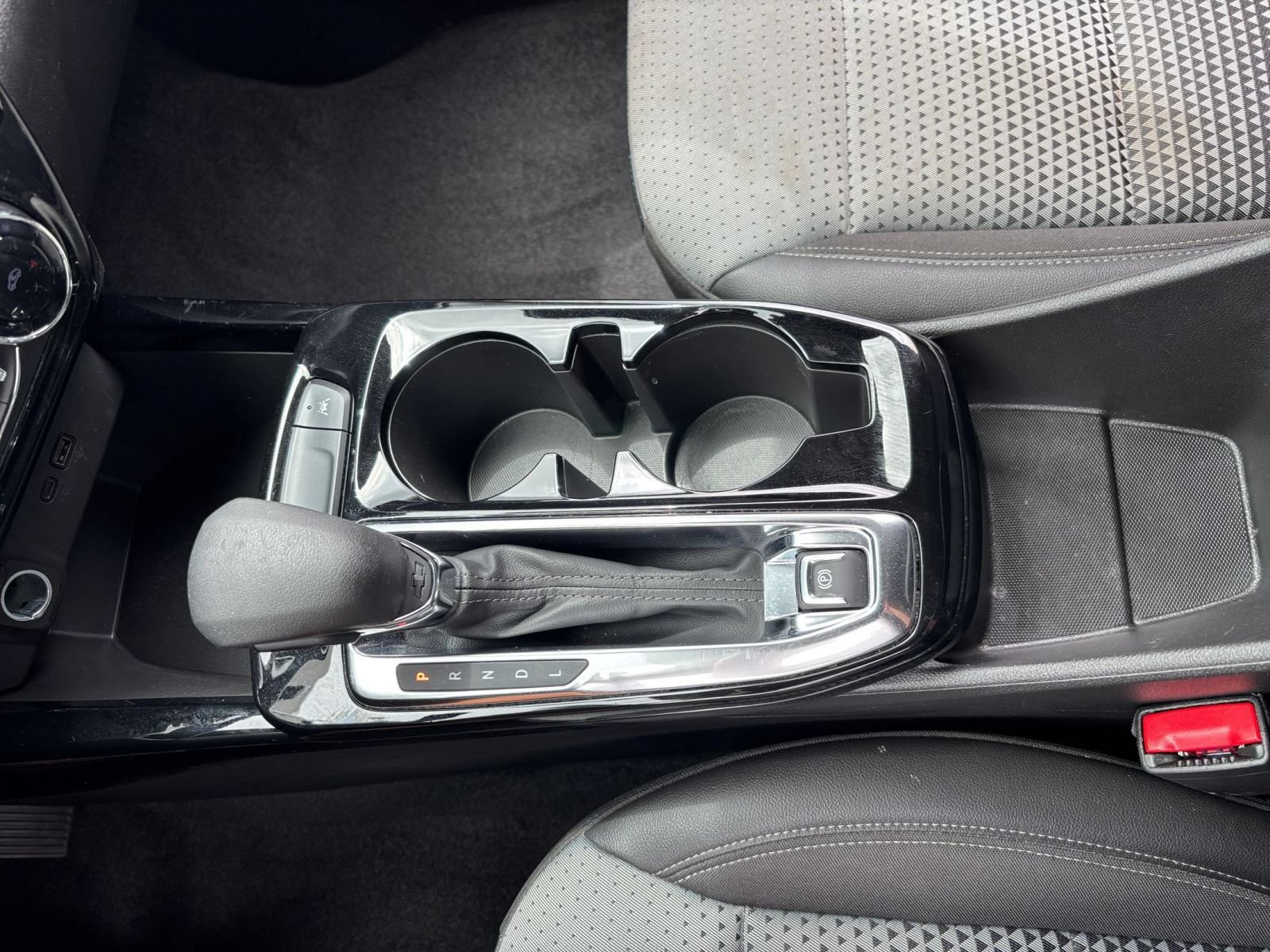 Used 2025 Chevrolet Trax LT w/ LT Convenience Package FWD image 39