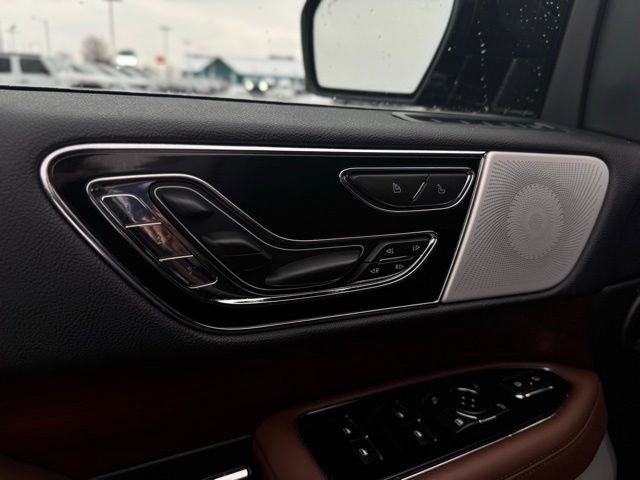 Used 2022 Lincoln Navigator Reserve image 14