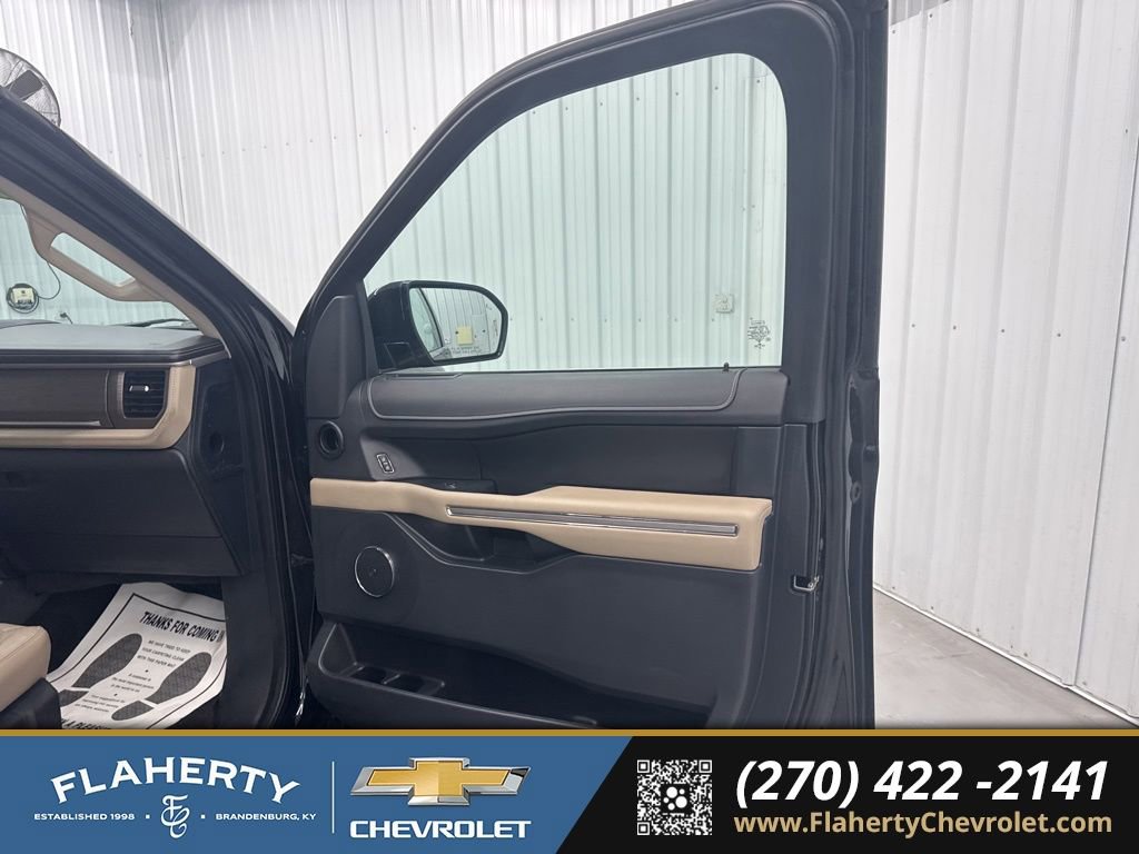 Used 2022 Ford Expedition Max Limited image 11