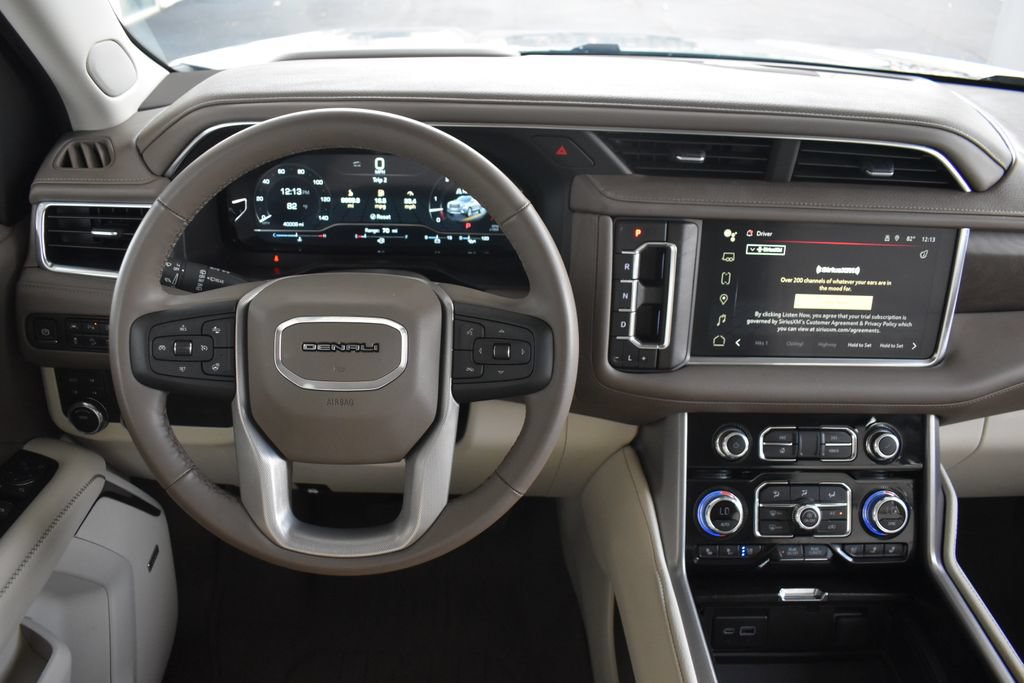 Used 2024 GMC Yukon Denali AWD/4WD image 3